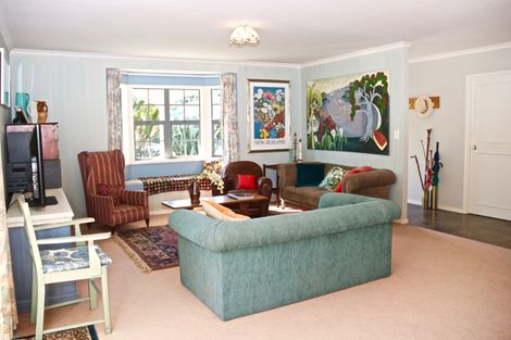 Photo of property in 31 Matauwhi Road, Russell, 0202