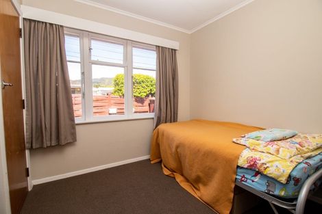 Photo of property in 9a Whites Line West, Woburn, Lower Hutt, 5010