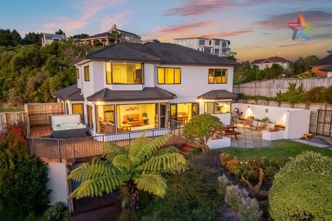 Photo of property in 9 Oceanview Terrace, Tirohanga, Lower Hutt, 5010