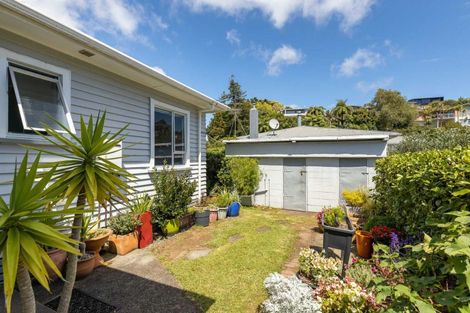 Photo of property in 30 Awanui Street, Merrilands, New Plymouth, 4312