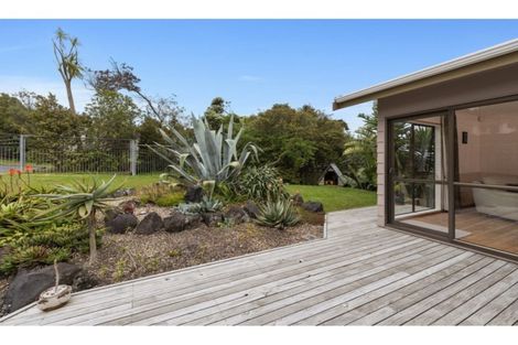 Photo of property in 24 Deverell Place, Northcross, Auckland, 0632