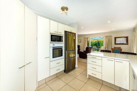 Photo of property in 5 Patricia Place, Harewood, Christchurch, 8051