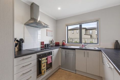 Photo of property in 10 Taiaapure Street, Weymouth, Auckland, 2103