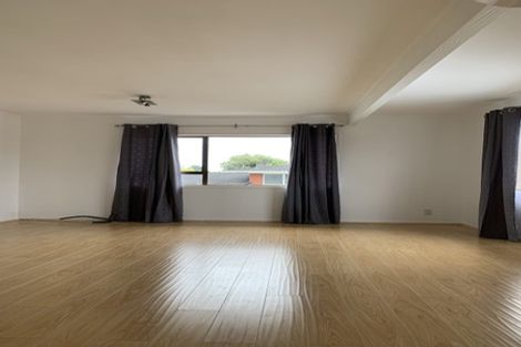 Photo of property in 2/14a Kurnell Drive, Botany Downs, Auckland, 2010