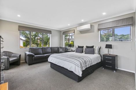 Photo of property in 62 Lagoon Way, West Harbour, Auckland, 0618