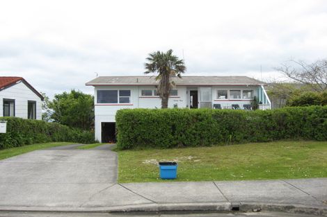 Photo of property in 49 Roberts Road, Matakatia, Whangaparaoa, 0930