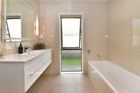 Photo of property in 18 Manly Park Avenue, Manly, Whangaparaoa, 0930