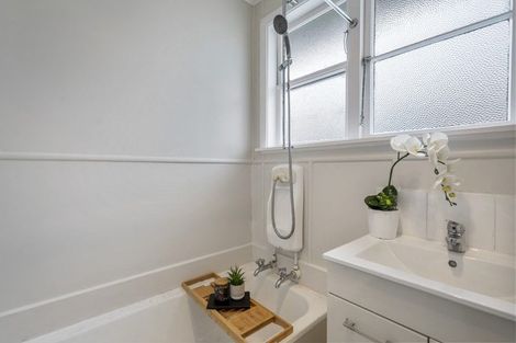 Photo of property in 55 Lismore Street, Merrilands, New Plymouth, 4312