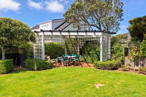 Photo of property in 43 Nicholson Road, Khandallah, Wellington, 6035