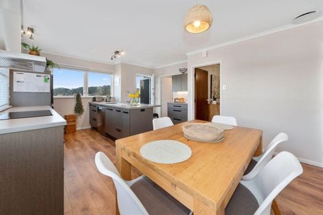 Photo of property in 100 Lantana Road, Green Bay, Auckland, 0604