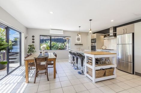 Photo of property in 16 Nimstedt Avenue, Oteha, Auckland, 0632