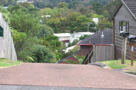 Photo of property in 25b Avonleigh Road, Green Bay, Auckland, 0604