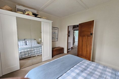 Photo of property in 8 Newcombe Crescent, Karori, Wellington, 6012