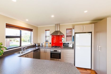 Photo of property in 14 Orlando Way, Kelvin Grove, Palmerston North, 4414