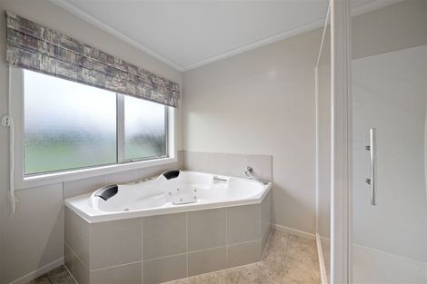 Photo of property in 468 Tararua Road, Levin, 5571