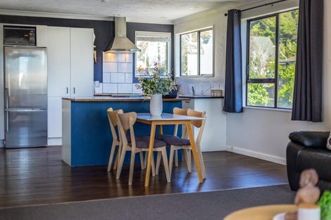 Photo of property in 76 Omapere Street, Whitby, Porirua, 5024