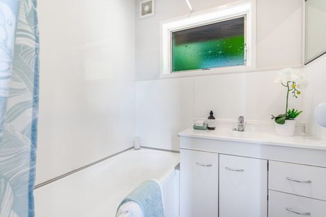 Photo of property in 2/38 Ravenwood Drive, Forrest Hill, Auckland, 0620