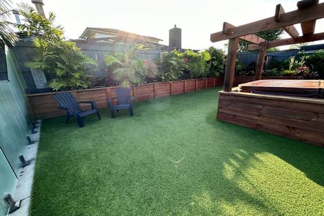 Photo of property in 18 Parkhaven Drive, Rosehill, Papakura, 2113