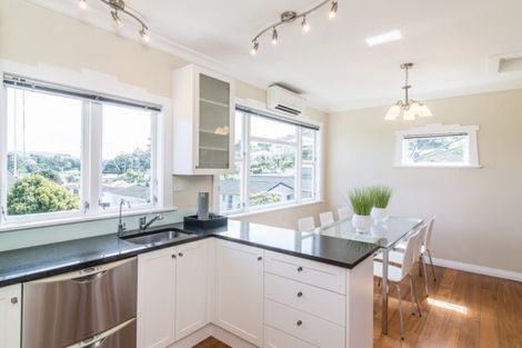 Photo of property in 10 Cavendish Square, Strathmore Park, Wellington, 6022