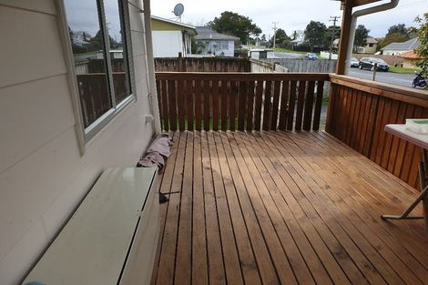Photo of property in 2/171 Bruce Mclaren Road, Henderson, Auckland, 0612