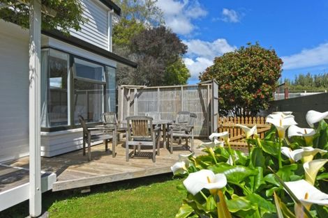 Photo of property in 15 Whirinaki Crescent, Heretaunga, Upper Hutt, 5018
