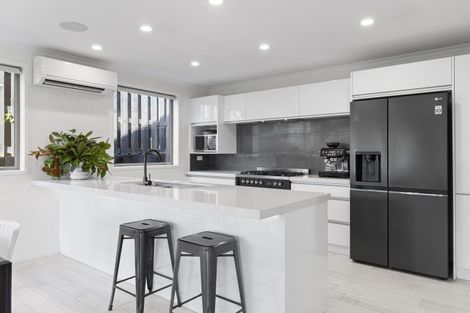 Photo of property in 14 Stockyard Crescent, Pukekohe, 2120