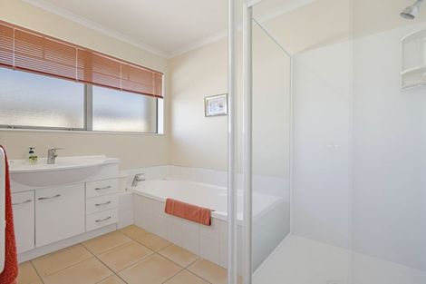 Photo of property in 10 Chatswood Place, Rototuna, Hamilton, 3210