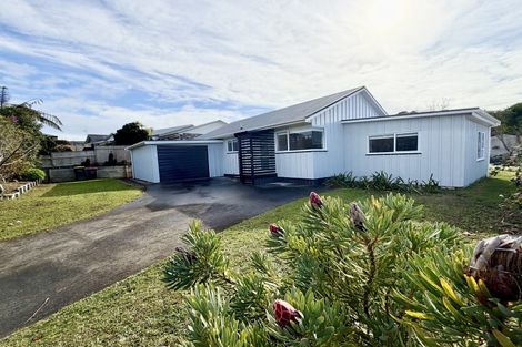 Photo of property in 8 Fantome Place, Whalers Gate, New Plymouth, 4310