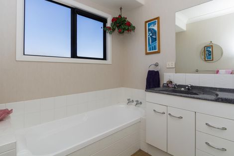 Photo of property in 1 Bree Court, Papamoa Beach, Papamoa, 3118