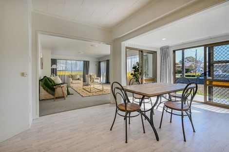 Photo of property in 3 Russell Street, Waipukurau, 4200