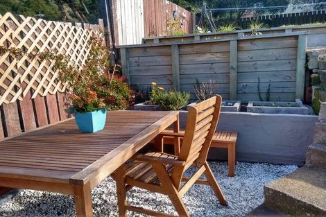 Photo of property in 204 Sutherland Road, Lyall Bay, Wellington, 6022