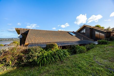 Photo of property in 15 Da Vinci Place, West Harbour, Auckland, 0618