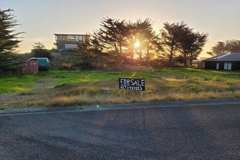 Photo of property in 203 Park Avenue, Waitarere Beach, Levin, 5510