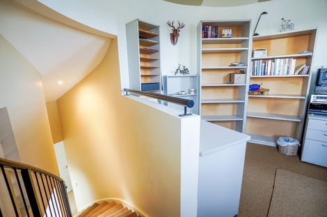 Photo of property in 16 La Lena Grove, Fitzherbert, Palmerston North, 4410