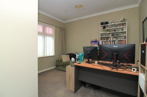 Photo of property in 37 Connolly Street, Boulcott, Lower Hutt, 5010
