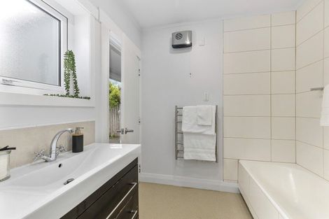 Photo of property in 17 Garfield Street, Brooklyn, Wellington, 6021