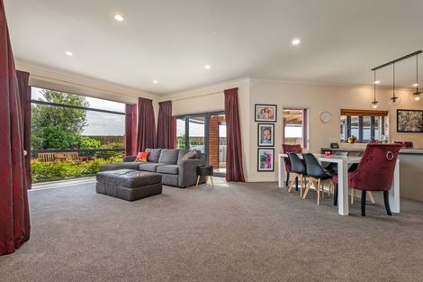 Photo of property in 8 Crabapple Close, Milson, Palmerston North, 4414