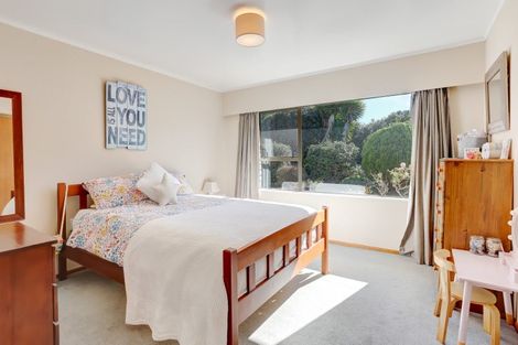 Photo of property in 5 Weraroa Road, Waverley, 4510