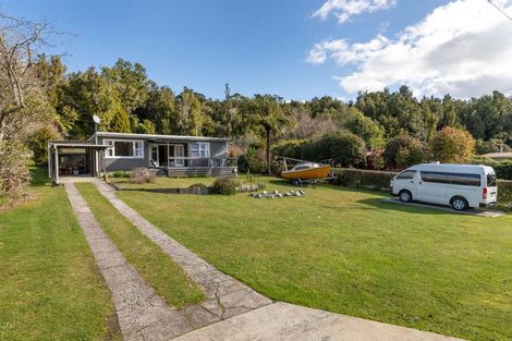 Photo of property in 18 Oxford Road, Lake Rotoma, Rotorua, 3074