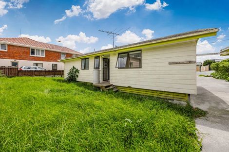 Photo of property in 2 Harrington Road, Henderson, Auckland, 0610