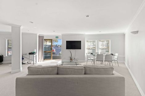 Photo of property in 1 Queen Street, New Plymouth, 4310