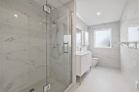 Photo of property in 2a Northgrove Avenue, Hillcrest, Auckland, 0627