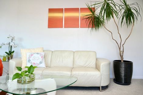 Photo of property in 11 View Road, Shelly Park, Auckland, 2014