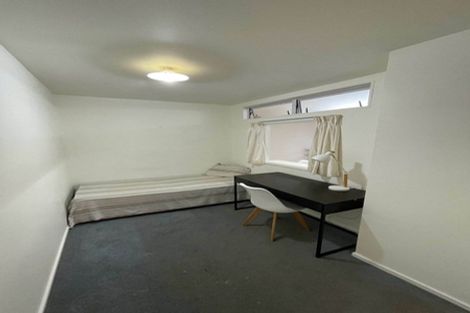 Photo of property in 211 Chelsea View Drive, Chatswood, Auckland, 0626