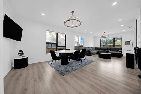 Photo of property in 2a Ballyalton Crescent, Flat Bush, Auckland, 2019