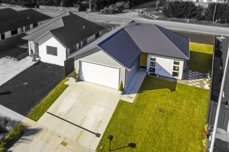Photo of property in 21 Salisbury Crescent, Wallaceville, Upper Hutt, 5018