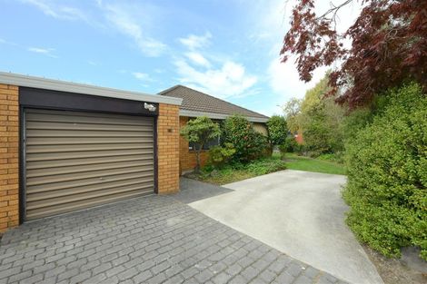 Photo of property in 2/11 Rubens Place, Burnside, Christchurch, 8053