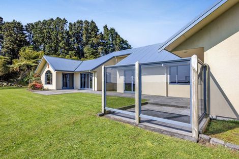 Photo of property in 311 Croydon Road, Midhirst, Stratford, 4394