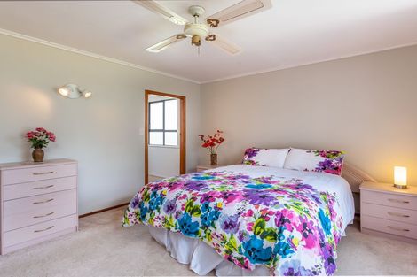 Photo of property in 17 Armagh Road, Blockhouse Bay, Auckland, 0600