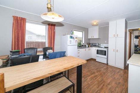 Photo of property in 2 Suzanne Grove, Kelvin Grove, Palmerston North, 4414